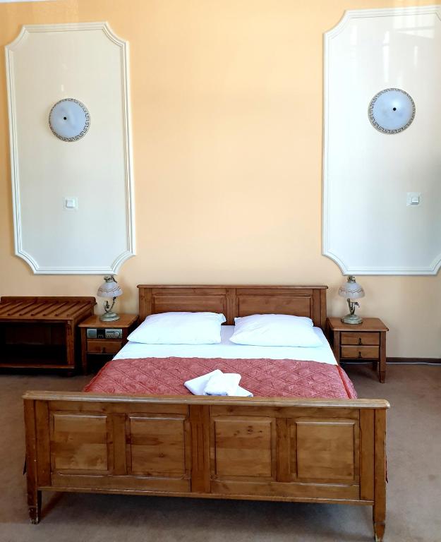 Двухместный (Двухместный номер с 1 кроватью и базовыми удобствами) отеля Hotel Pałacyk, Легница