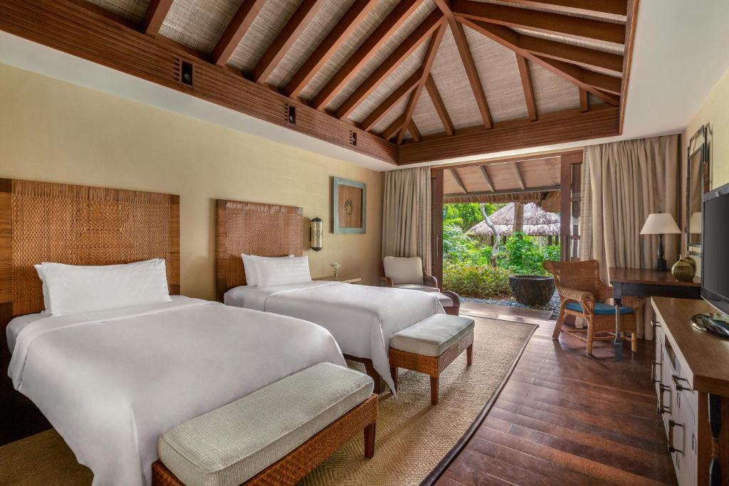 Вилла (Вилла с 2 спальнями, бассейном и бесплатным трансфером от/до аэропорта Катиклан) курортного отеля Shangri-La's Boracay Resort and Spa, Боракай