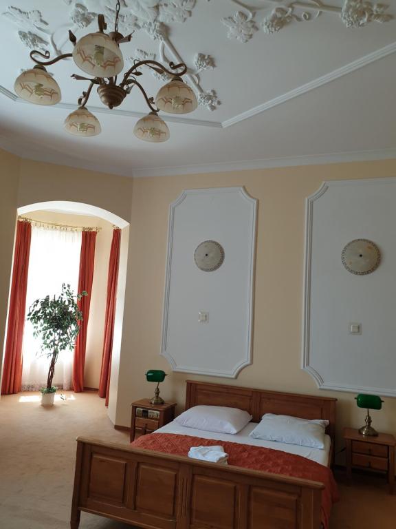 Двухместный (Двухместный номер с 1 кроватью и балконом) отеля Hotel Pałacyk, Легница