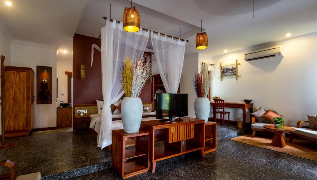 Вилла (Предложение Staycation - Люкс на вилле с видом на сад, бесплатные услуги прачечной) отеля La Rivière d' Angkor Resort, Сием Рип