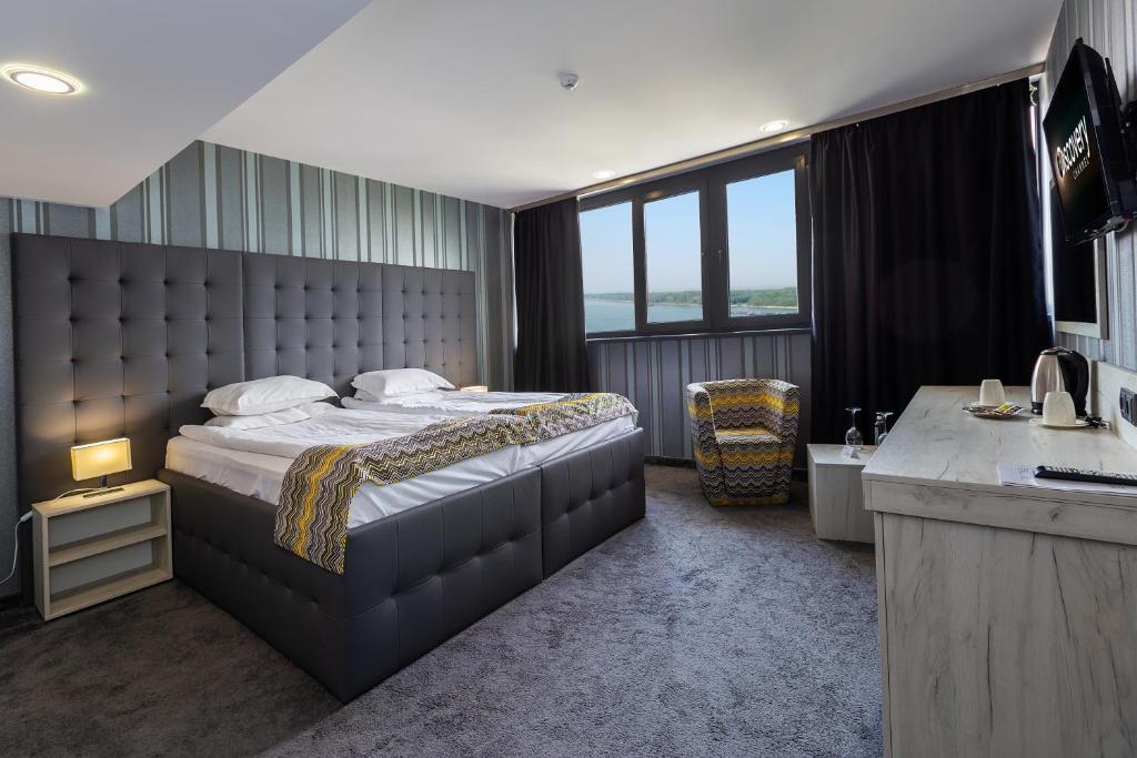 Двухместный (Двухместный номер Делюкс с 1 кроватью или 2 отдельными кроватями, видом на реку и бесплатной парковкой) отеля Grand Hotel Riga, Русе