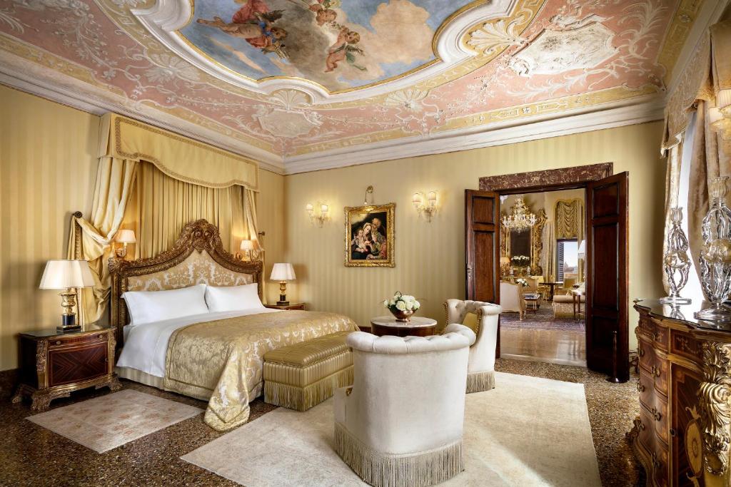 Двухместный (Королевский люкс Doge Dandolo, люкс с 1 спальней, 1 кровать размера «king-size») отеля Hotel Danieli, a Luxury Collection Hotel, Венеция