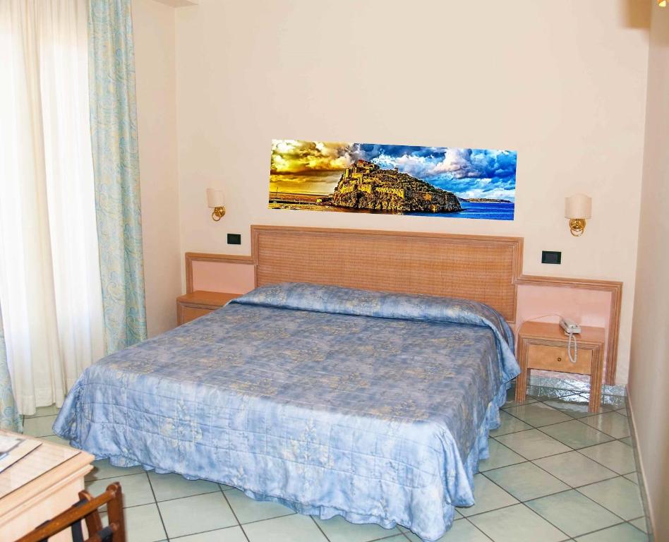 Двухместный (Двухместный номер эконом-класса с правом посещения спа-центра) отеля Hotel Hermitage & Park Terme, Искья