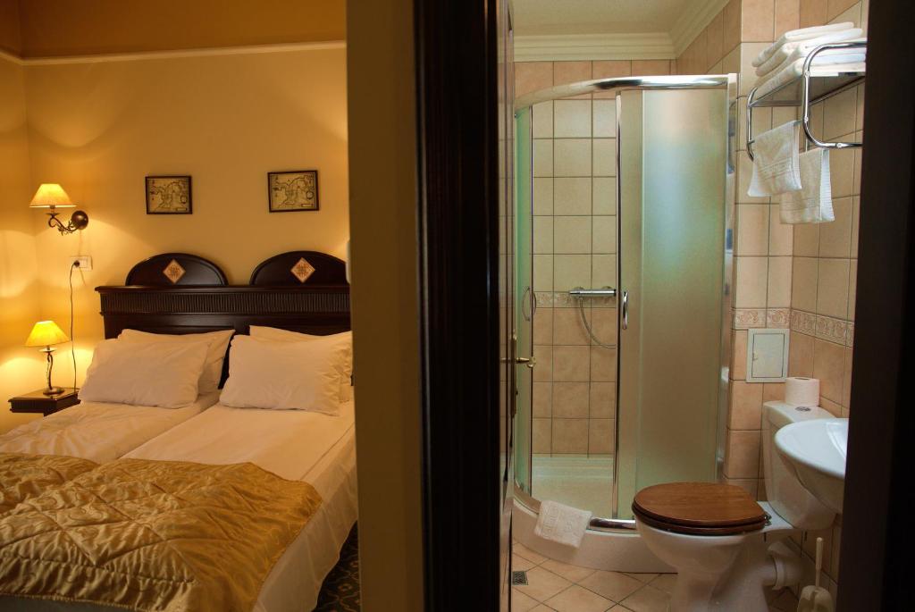 Двухместный (Номер с кроватью размера «king-size» и балконом) отеля Koronna Hotel, Тимишоара