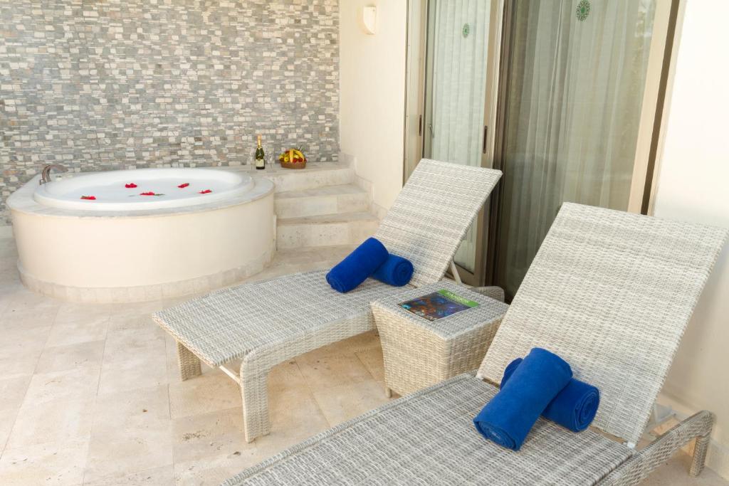 Трехместный (Трехместный номер) курортного отеля Sandos Caracol Eco Resort All Inclusive, Плая-дель-Кармен