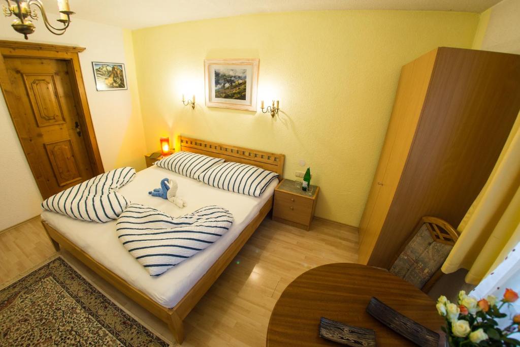Двухместный (Двухместный номер с 1 кроватью или 2 отдельными кроватями) гостевого дома Europa Pension Tirol, Ладис