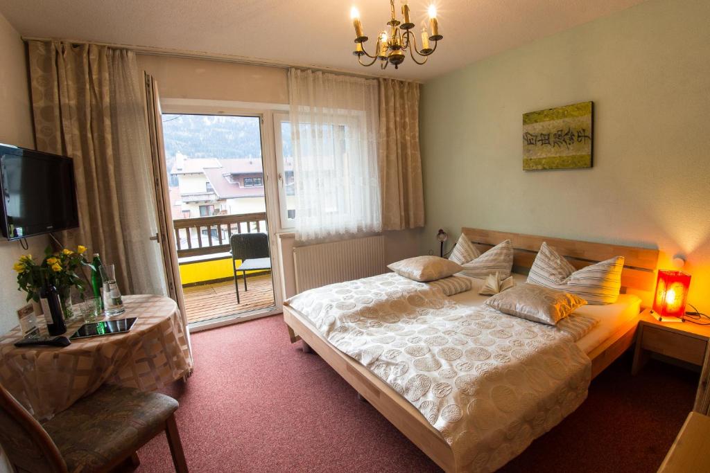 Двухместный (Двухместный номер с 1 кроватью и балконом) гостевого дома Europa Pension Tirol, Ладис