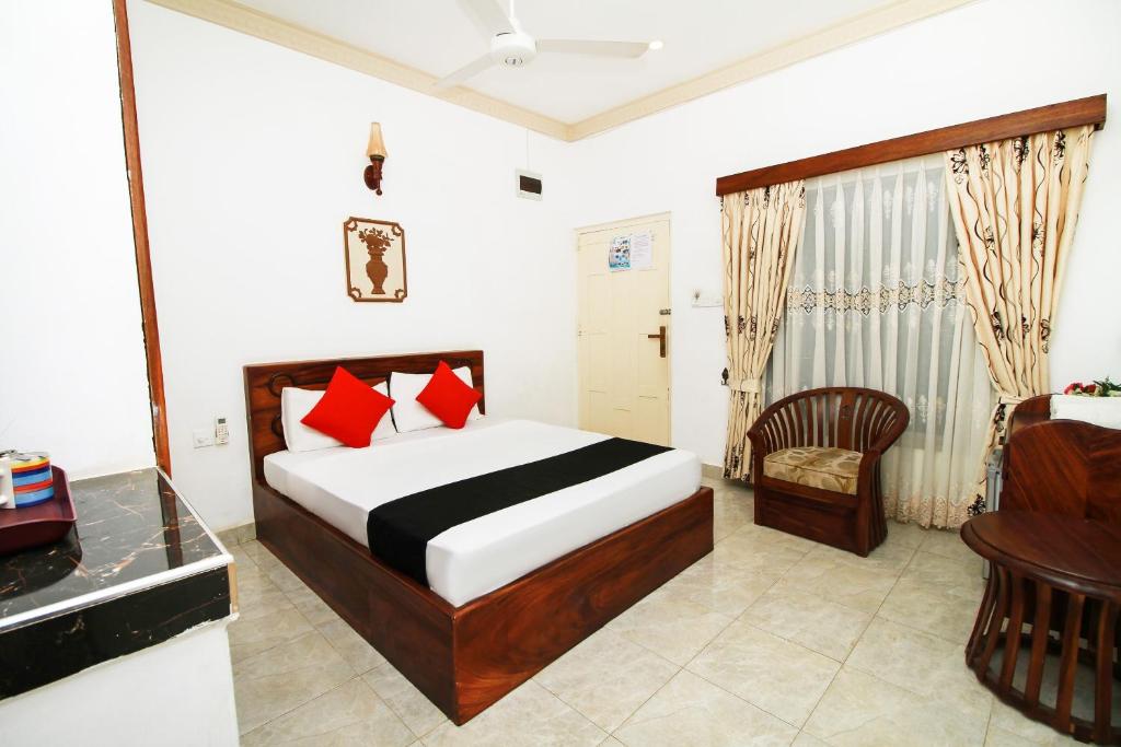 Двухместный (Двухместный номер с 1 кроватью и видом на бассейн) отеля JKAB Park Hotel, Тринкомали