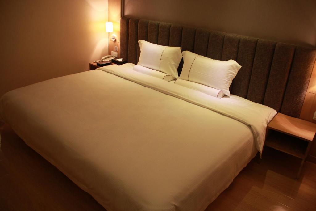 Двухместный (Ограниченное по времени предложение - Zero Pressure - Улучшенный двухместный номер с 1 кроватью) отеля Starway Tianlin Hotel, Шанхай