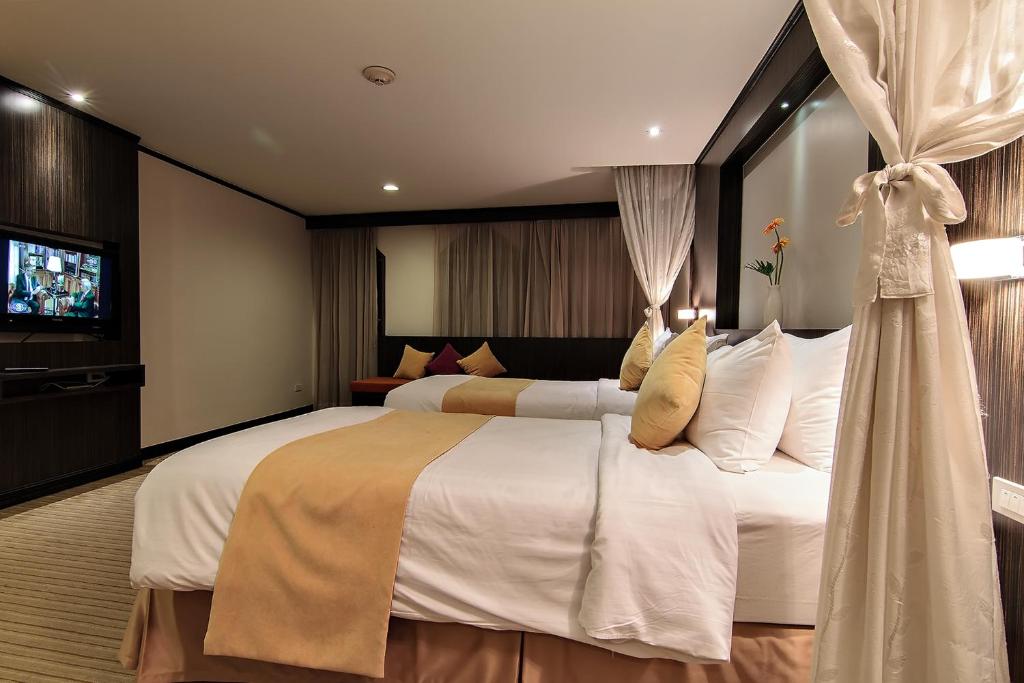 Семейный (Семейный номер с 2 кроватями размера «queen-size»), Bossotel Bangkok