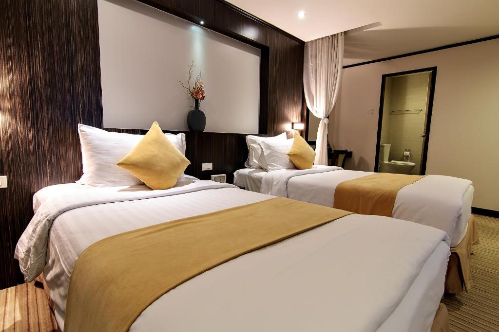 Семейный (Семейный номер с 2 кроватями размера «queen-size»), Bossotel Bangkok