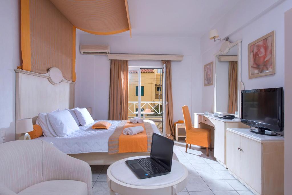 Двухместный (Стандартный двухместный номер с 1 кроватью) отеля Elmi Suites Beach Hotel, Херсониссос