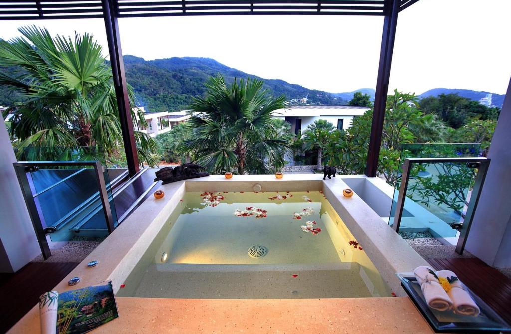Сьюит (Люкс с 2 спальнями) отеля Wyndham Sea Pearl Resort, Phuket, Пхукет