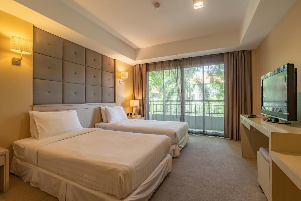 Двухместный (Двухместный номер с 2 отдельными кроватями и видом на бассейн) отеля Oun Hotel Bangkok, Бангкок
