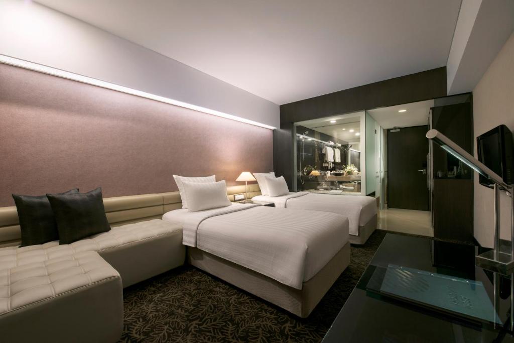 Двухместный (Улучшенный двухместный номер «Премиум» с 2 кроватями, вид на город) отеля Pullman Jakarta Indonesia, Джакарта
