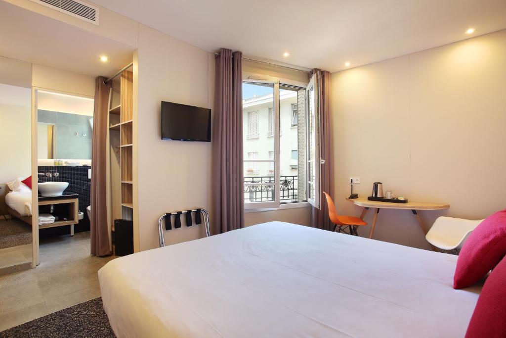 Двухместный (Двухместный номер Делюкс с 1 кроватью или 2 отдельными кроватями) отеля Hotel Auguste, Париж