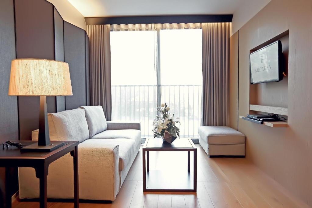 Сьюит (Улучшенный люкс с 1 спальней), Отель Arcadia Suites Ploenchit Sukhumvit by Compass Hospitality