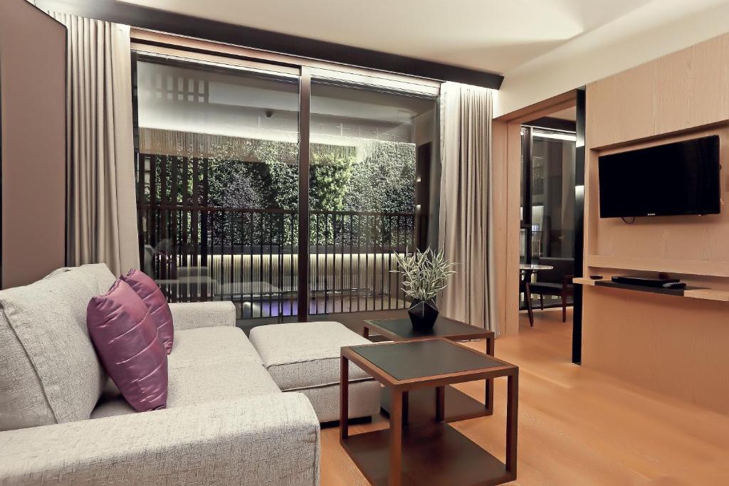 Сьюит (Люкс «Премьер» с 1 спальней и балконом), Отель Arcadia Suites Ploenchit Sukhumvit by Compass Hospitality