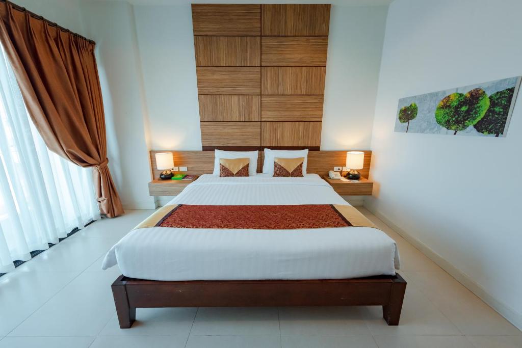 Двухместный (Улучшенный двухместный номер с 1 кроватью) отеля The Pannarai Hotel, Удонтхани