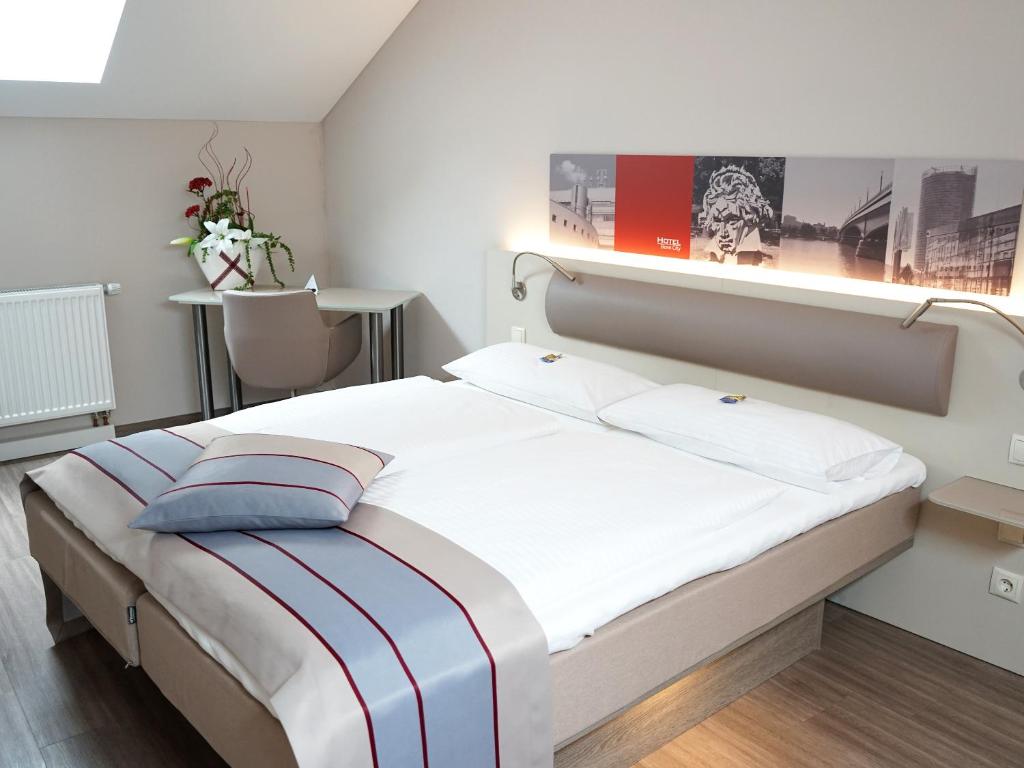 Двухместный (Улучшенный двухместный номер с 1 кроватью) отеля Hotel Bonn City, Бонн