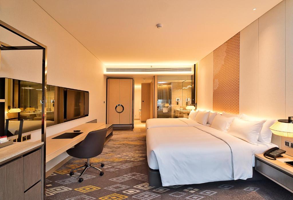 Двухместный (Двухместный номер Делюкс с кроватью размера «queen-size») отеля EQ Kuala Lumpur, Куала-Лумпур