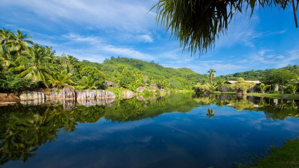 Двухместный (Двухместный номер с 1 кроватью и видом на холм), Kempinski Seychelles Resort