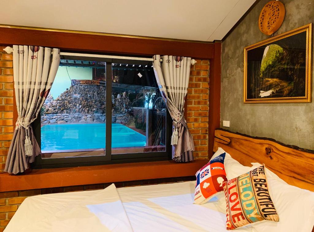 Четырехместный (Номер с 2 кроватями размера «king-size») отеля Vu's Homestay, Донгхой