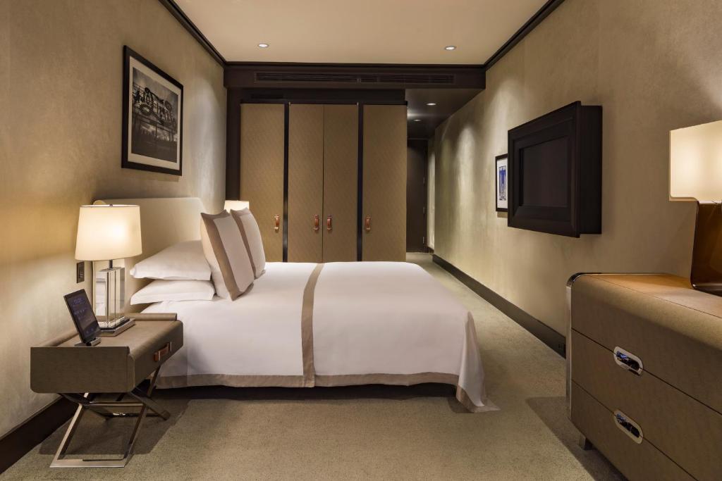 Двухместный (Номер Делюкс с 1 кроватью размера «king-size» и видом во внутренний двор) отеля The Chatwal New York City, Нью-Йорк