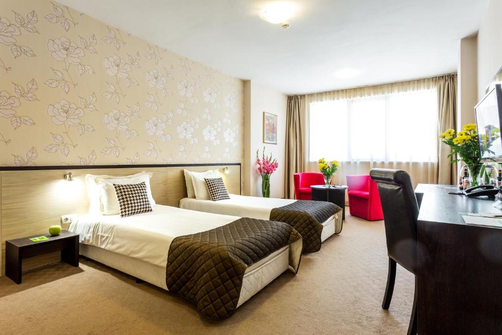 Двухместный (Улучшенный двухместный номер с 2 отдельными кроватями) отеля City Avenue Business Hotel, София