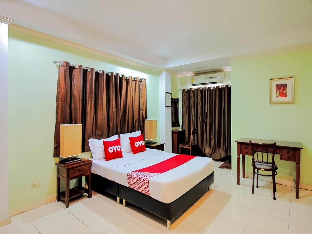 Двухместный (Улучшенный двухместный номер с 1 кроватью) отеля Royal Pimand, Бангкок