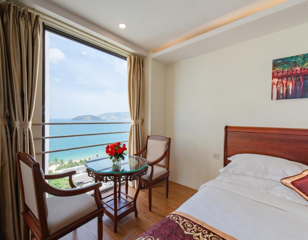 Сьюит (Полулюкс с балконом и видом на море), Red Sun Nha Trang Hotel