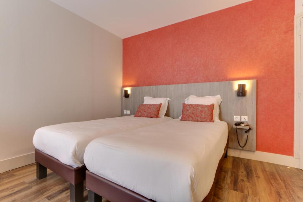 Четырехместный (Семейный номер с 1 двуспальной и 2 отдельными кроватями) отеля Faubourg 216-224, Париж