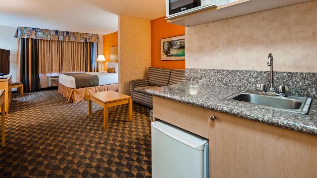 Сьюит (Люкс с кроватью размера «king-size»), Best Western Plus North Las Vegas Inn & Suites