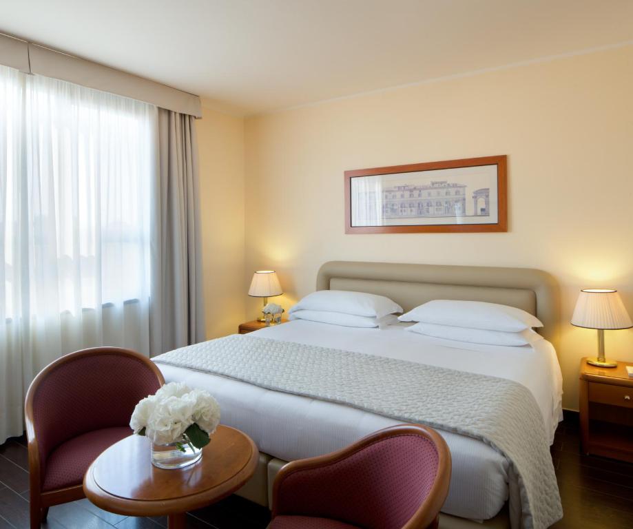 Двухместный (Улучшенный двухместный номер с 1 кроватью или 2 отдельными кроватями) отеля Starhotels Business Palace, Милан