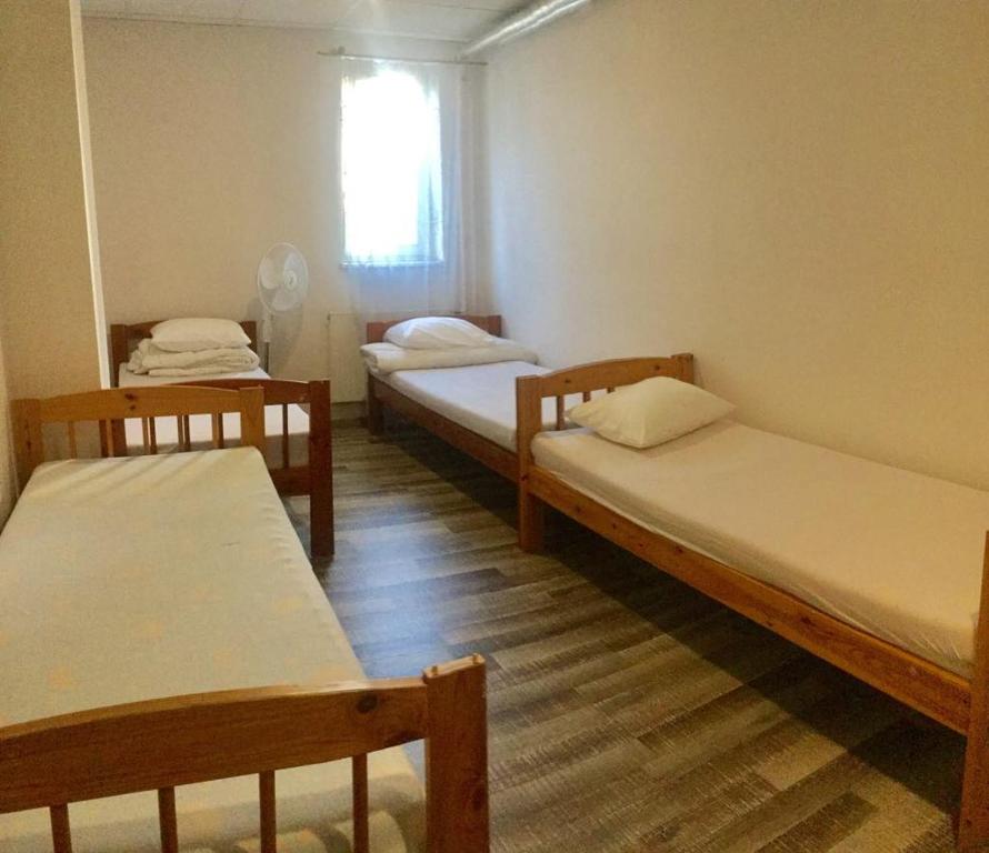 Четырехместный (Четырехместный номер эконом-класса с общей ванной комнатой) хостела Harbour Hostel Tallinn, Таллин