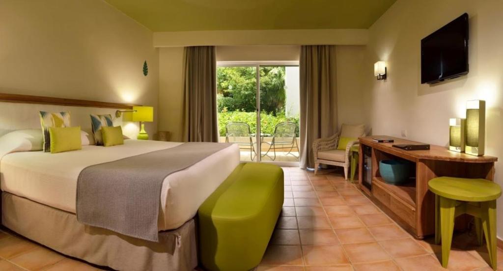 Двухместный (Привилегированный улучшенный номер (для 2 взрослых и 2 детей)) курортного отеля Catalonia Privileged Maroma - Все включено, Пуэрто-Морелос