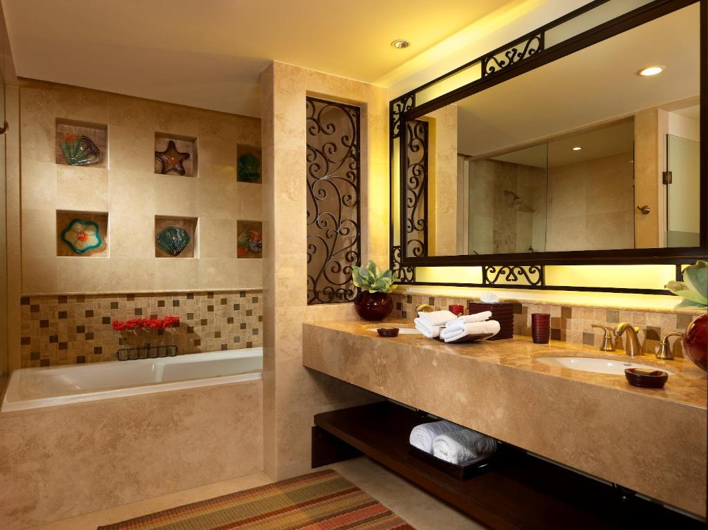 Сьюит (Суперлюкс с 1 спальней) курортного отеля Grand Solmar Land's End Resort & Spa, Кабо-Сан-Лукас