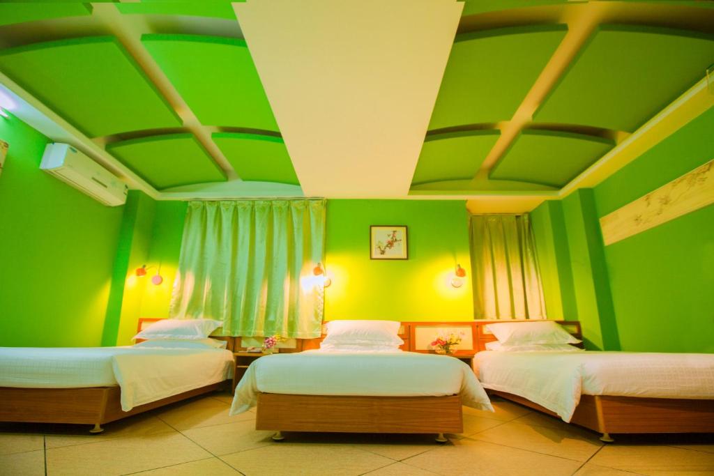 Трехместный (Улучшенный трехместный номер) апартамента Sanya Tropical Coast Hotel, Санья