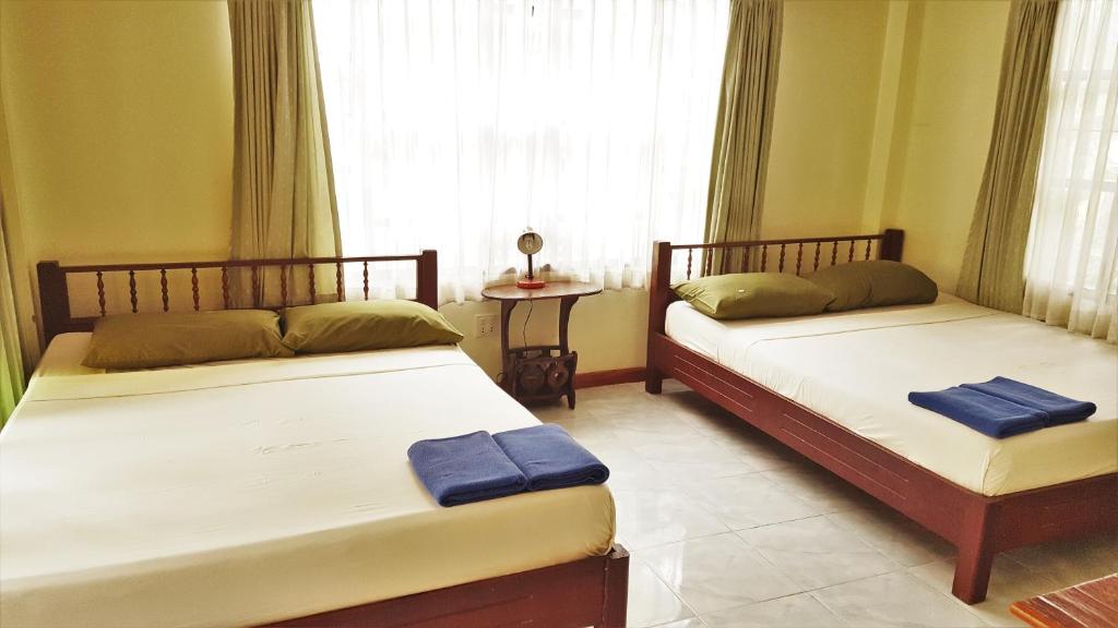 Семейный (Улучшенный семейный номер с видом на сад) курортного отеля First Villa Beach Resort, Пханган