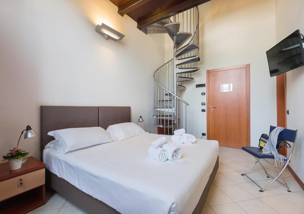 Двухместный (Улучшенный двухместный номер с 1 кроватью) гостевого дома Camplus Guest d'Aragona, Катания