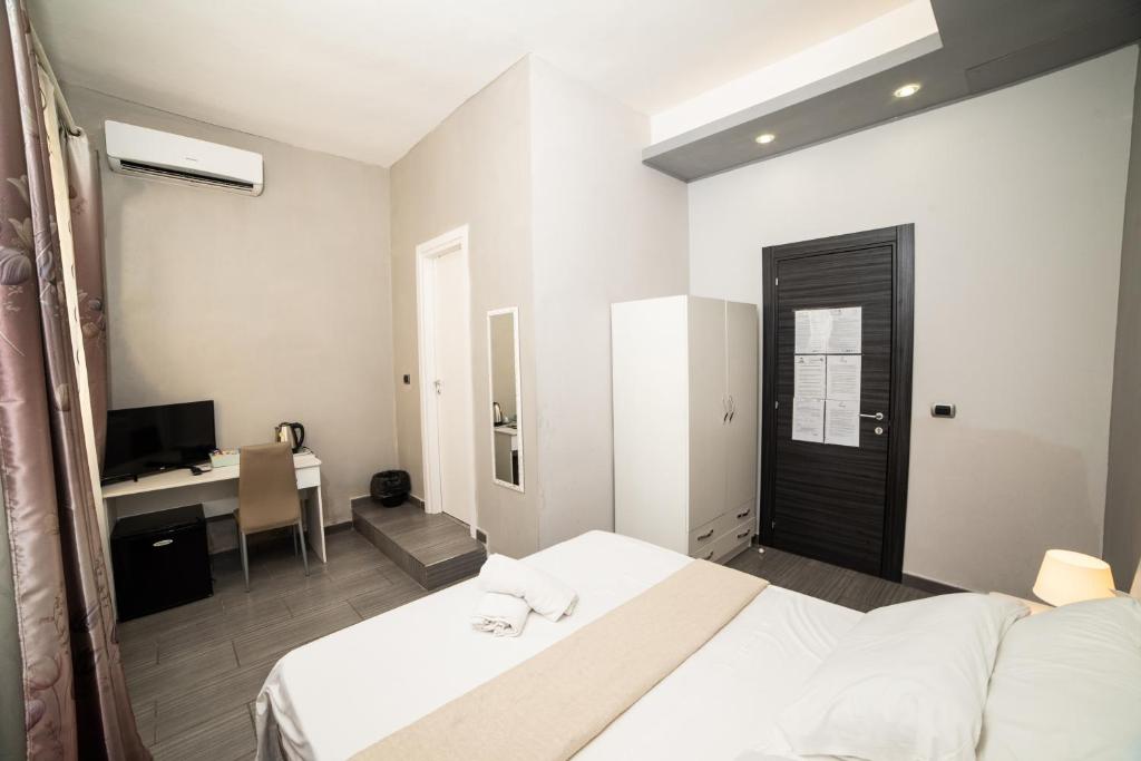 Двухместный (Улучшенный двухместный номер с 1 кроватью) гостевого дома B&B Paradise, Неаполь