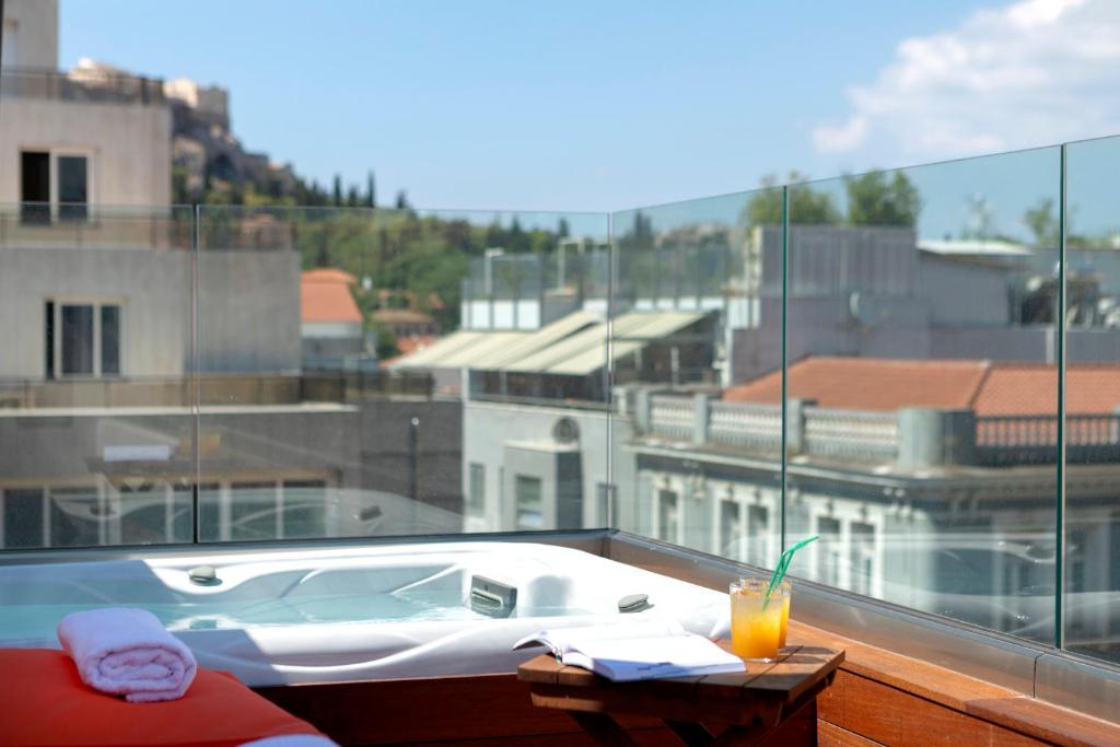 Сьюит (Люкс с террасой) отеля Noma Hotel, Афины