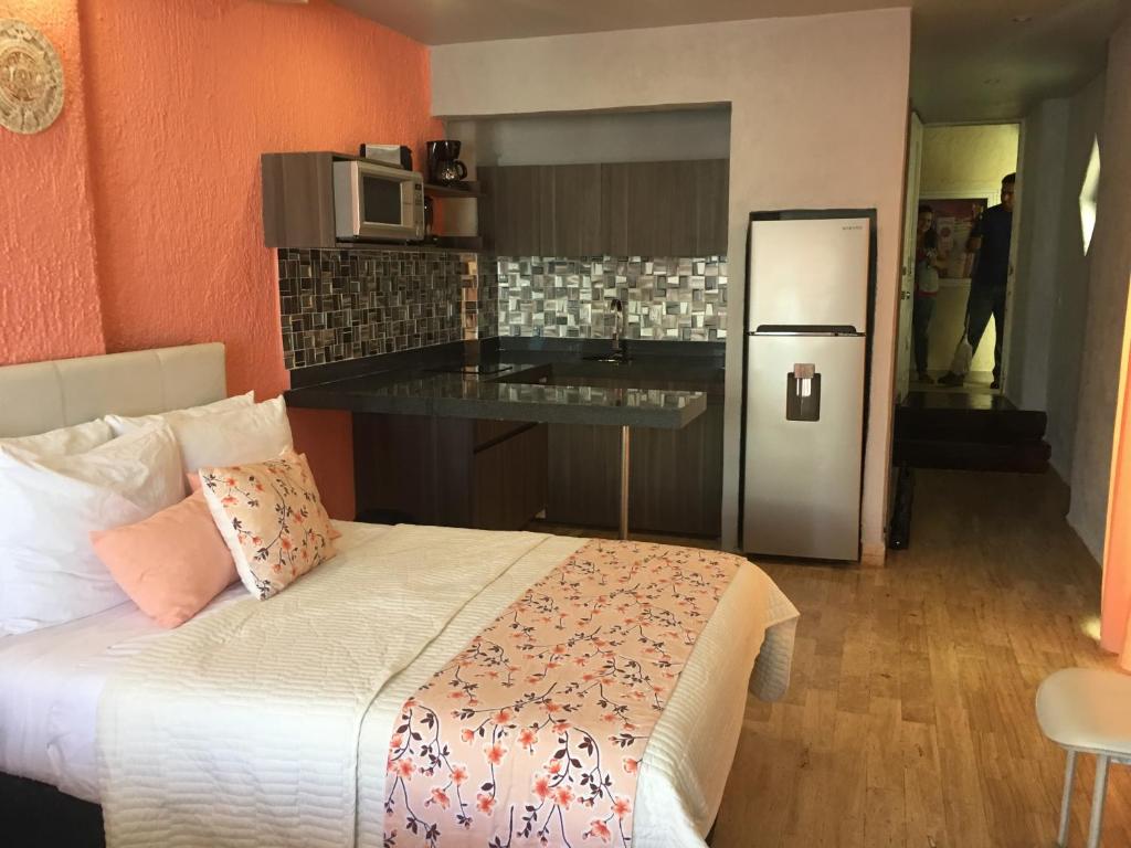 Апартаменты (Улучшенные апартаменты), Cancun Plaza Condo Apartment