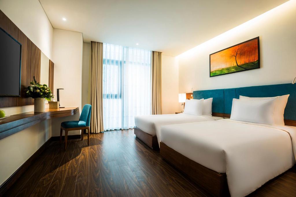Двухместный (Двухместный номер Делюкс с 2 отдельными кроватями - Послеобеденный чай включен в стоимость) отеля Maximilan Danang Beach Hotel, Дананг
