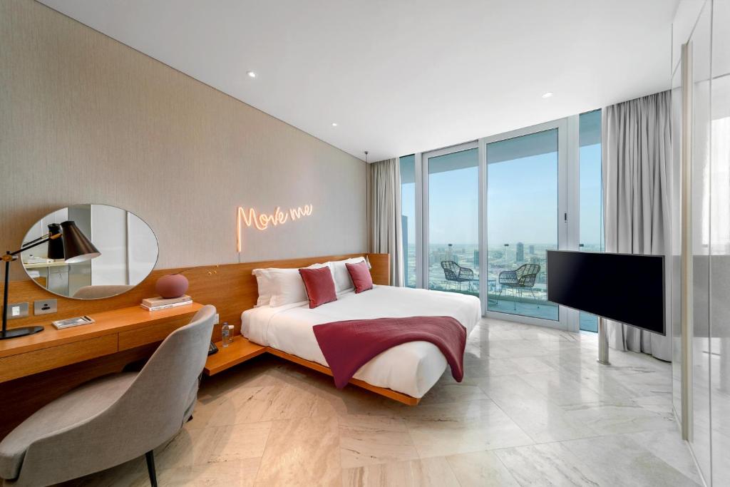 Двухместный (Улучшенный номер с кроватью размера «king-size») отеля Five Jumeirah Village, Дубай