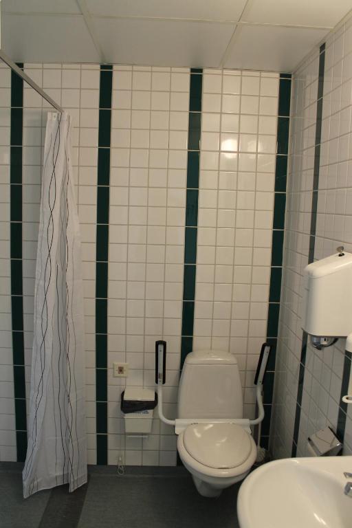 Двухместный (Двухместный номер с 2 отдельными кроватями) хостела Pronova Hotell & Vandrarhem, Норчёпинг