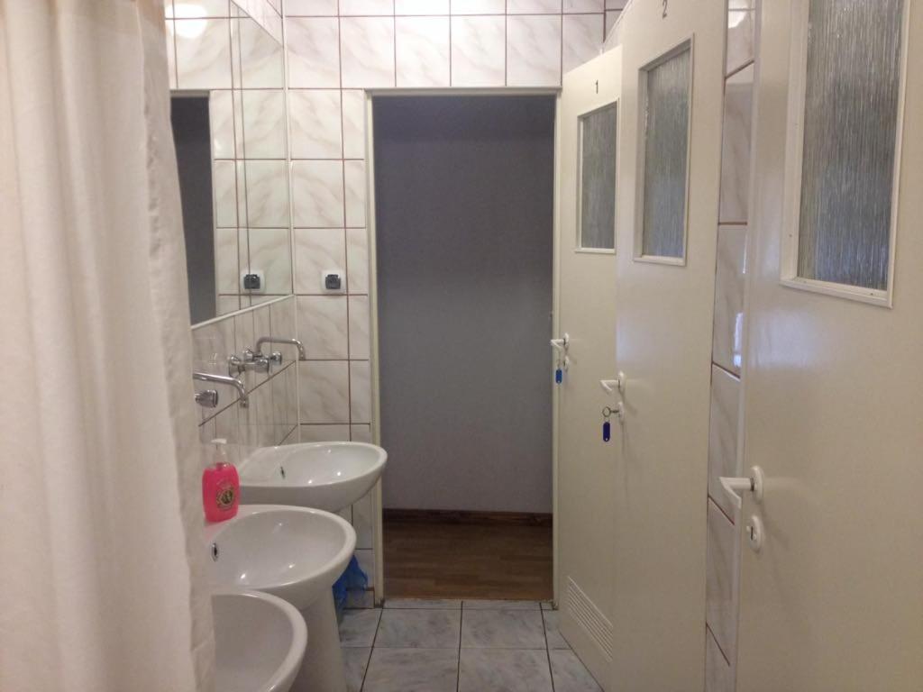 Трехместный (Трехместный номер с собственной ванной комнатой вне номера) отеля Folwark, Строне-Слёнске