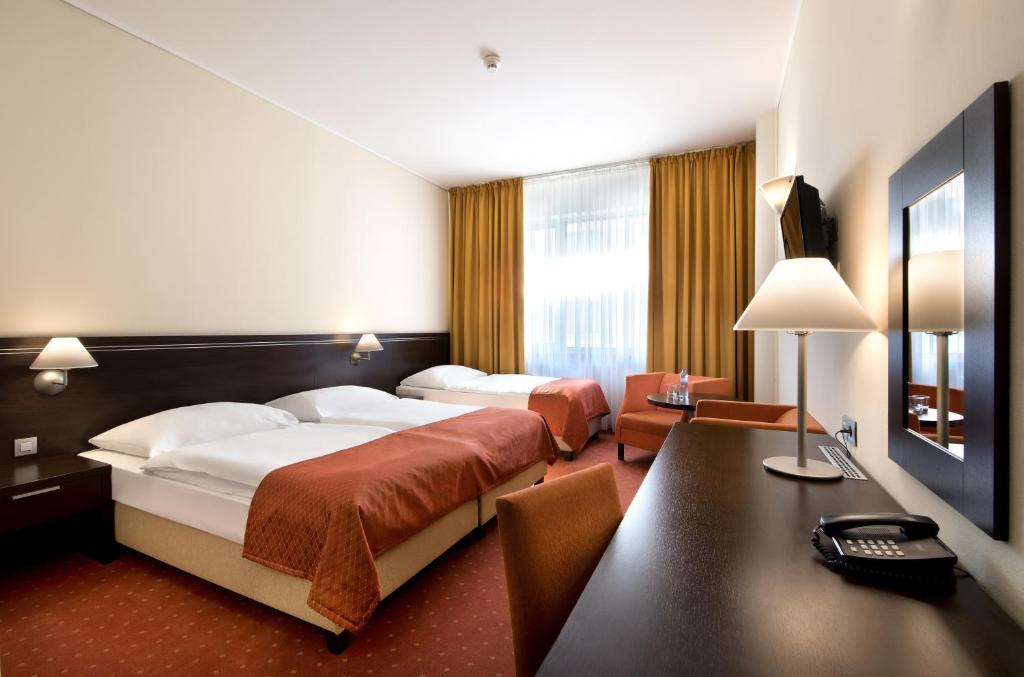 Трехместный (Представительский трехместный номер) отеля Hotel Tatra, Братислава