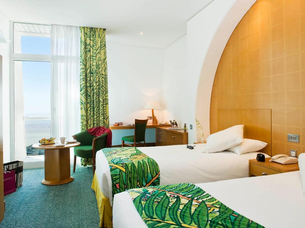 Двухместный (Двухместный номер Делюкс с 2 отдельными кроватями и видом на залив) отеля Mercure Grand Jebel Hafeet, Аль-Айн