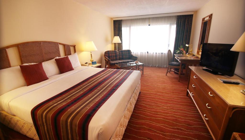 Двухместный (Представительский двухместный номер с 1 кроватью или 2 отдельными кроватями) отеля The Galadari Hotel, Коломбо